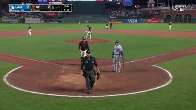 [Highlight] Ump tells camera operator to turn their light off.