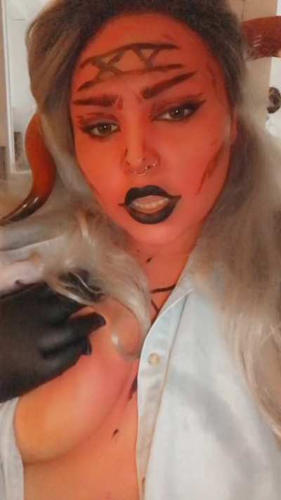 😈