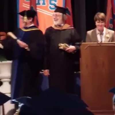 POV:tu madre te dijo que vallas guapo a tu graduaci&oacute;n