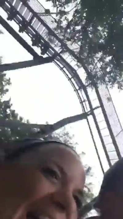 Daughter prepares her blind father for a rollercoaster and it&rsquo;s so heartwarming