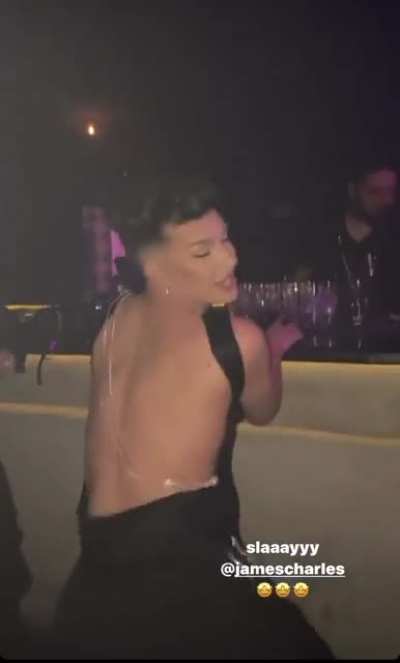 He can’t twerk but my god I would’ve still loved to be behind him and make him feel my hard rock boner with his cheek<wbr>s😭😭😭