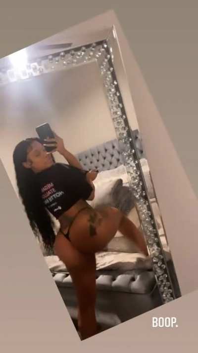 🍑🤳🏻