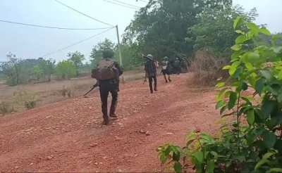 Rare Footage of Myanmar Junta Supporting Column Entering the Flank of Kawkareik a Few Days Ago (Starting probably April 20th or 21st) From the Outskirts. They&rsquo;re most likely in the town Clearing anti-Junta rebel (mostly KNLA/PDF) Positions with other Troo