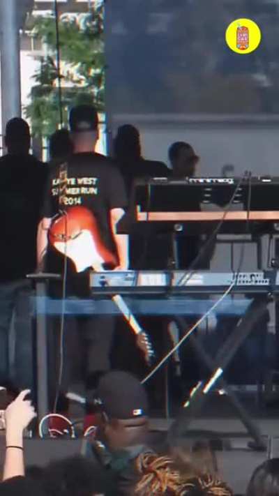 Travis Scott freaks out &amp;amp; disrespects cameraman for doing his job.