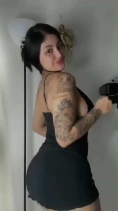 Latina sexy dancing