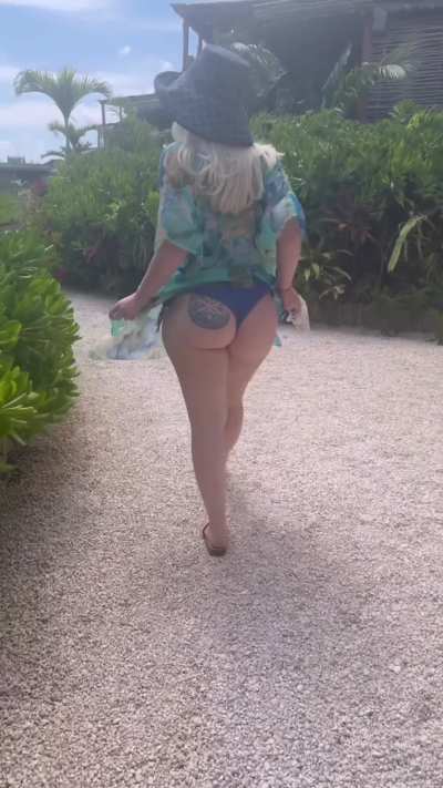 Thick Ass Blonde Killing Tulum