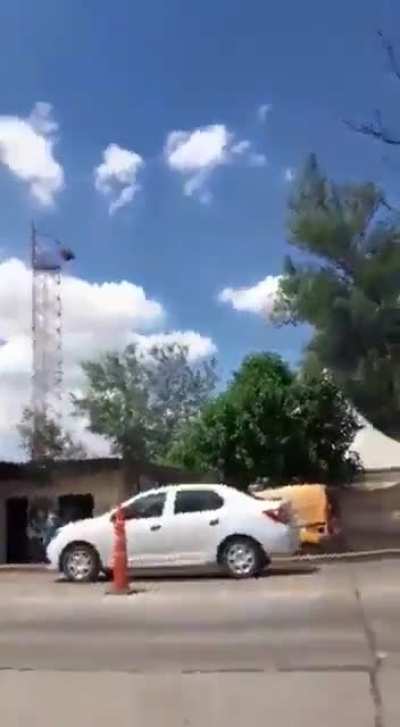Las Termas: con su hija enferma en brazos, cruzó el límite a pie porque no les permitían ingresar