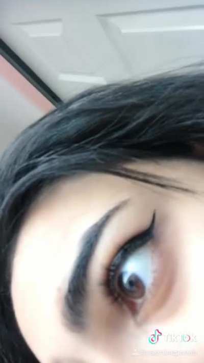 👁