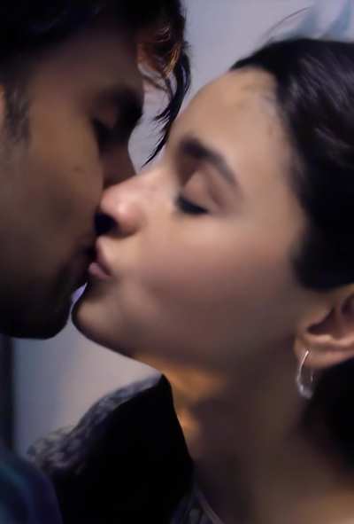 i wanna suck alia juicy lips