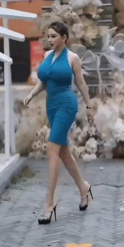 gorgeous blue dress