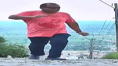 Wide Ednaldo walk
