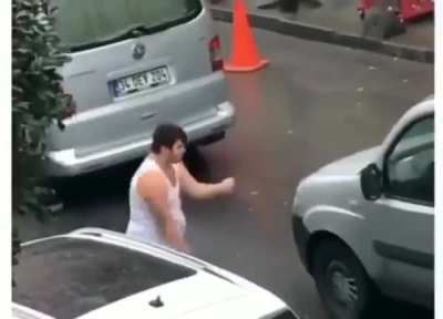 En azından motorculara saygısı var