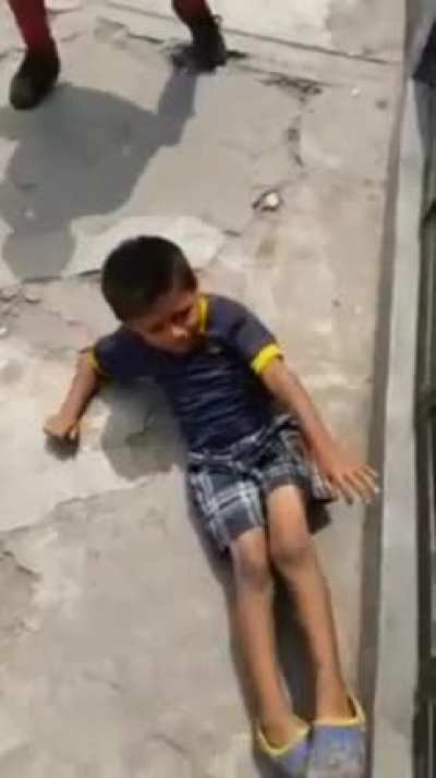 Tilin sacando los pasos prohibidos