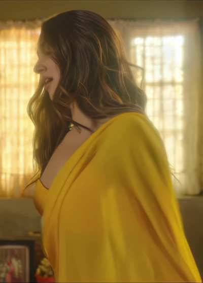 Kiara Advani Stunning in Yellow Saree [4k Upscaled]