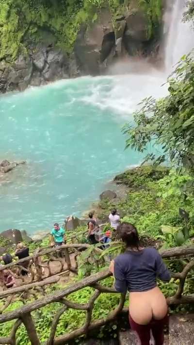 Flashing my Way through the Trail even with Tourists Around! [GIF]
