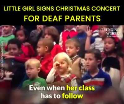 Little girl sings Christmas concert for her deaf parents