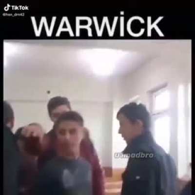 Warwick e d&ouml;n&uuml;şen &ccedil;ocuk 😳😳