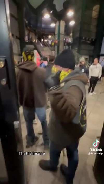 Proud boys allowed to commit fare evasion in NYC while counterprotestors are stopped immediately by NYPD