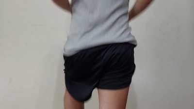 Wore running shorts that were too loose and had an accidental exposure at the gym &amp;gt;&amp;lt; What would you say or do if you saw this *blushes*