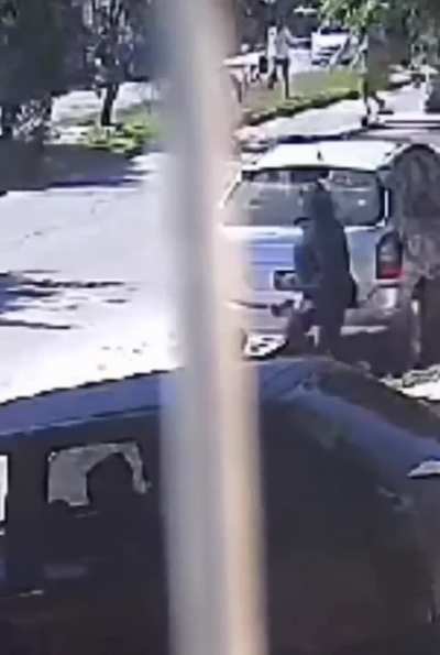 Santa Fe: Chorro era perseguido por varios vecinos y una señora ayudó a frustrar la huida con un chancletazo