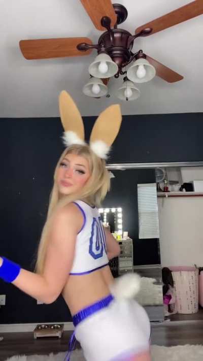 Looped the ass shaking for you boys.