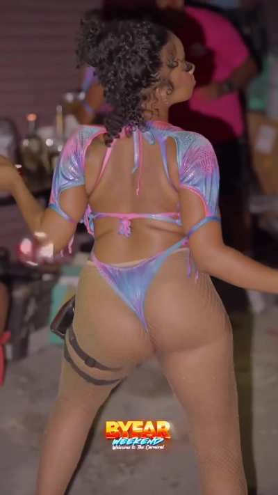 🇱🇨 #ByFarByTheTruck 🚛🔥
