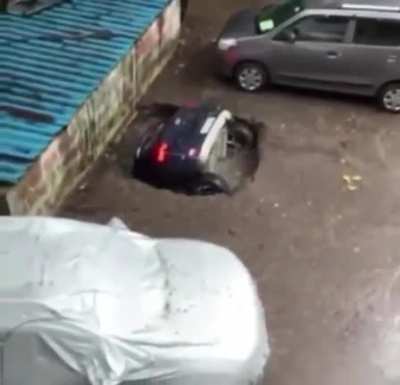 Cars in DayZ be like