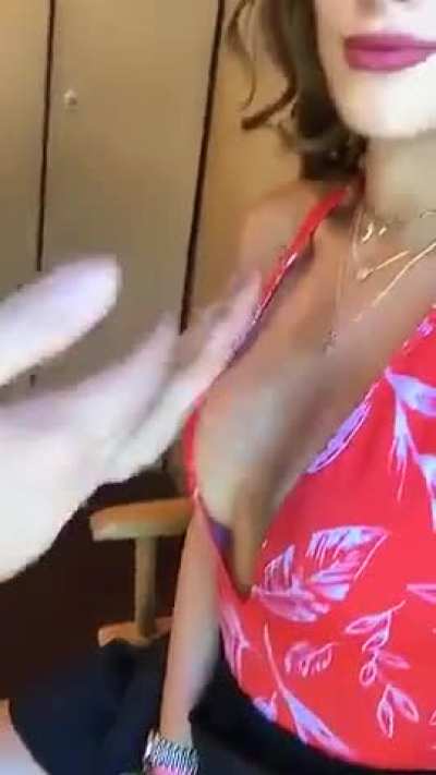 Bella thorne