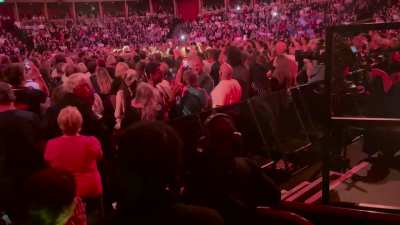 (Video) New York crowd walk at The Proms