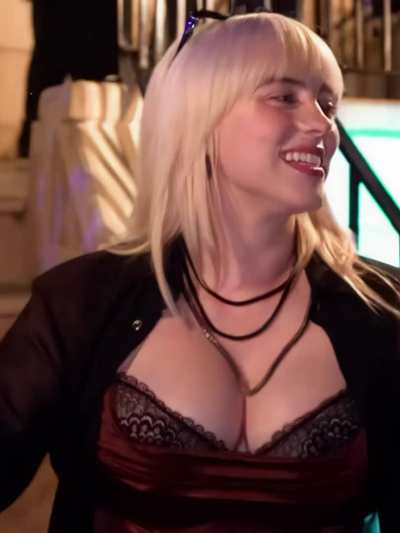 Billie's big tits bouncing
