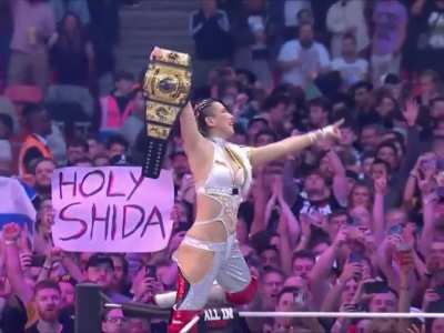 Hikaru Shida