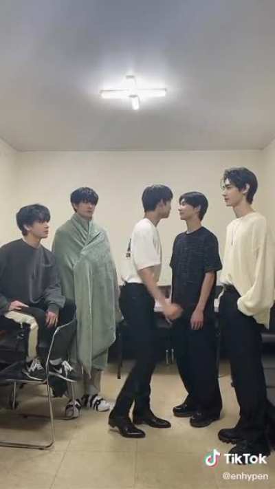 210613 TikTok: Jungwon, Heeseung, Jake, Sunghoon &amp;amp; Ni-ki