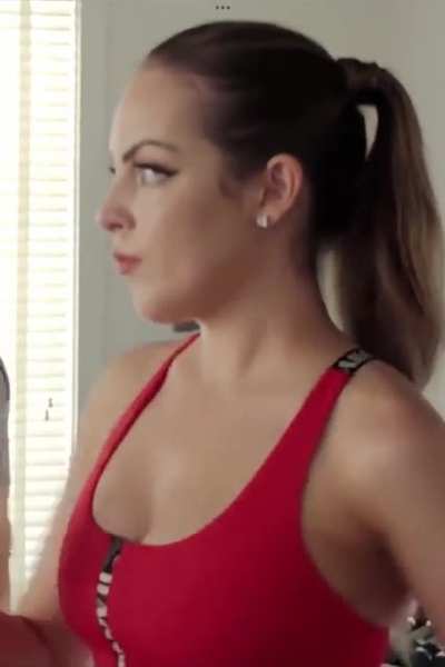 Elizabeth Gillies