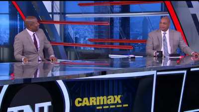 [Highlight] Kenny finally shows up to Inside the NBA after being late