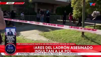 Un comerciante asesinó a un ladrón en defensa propia y la familia del delincuente lo fue a atacar e insultar. Además, exigen que se les devuelva la moto con la cual fue a robar.