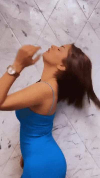 Avneet Kaur's slutty expression 😋