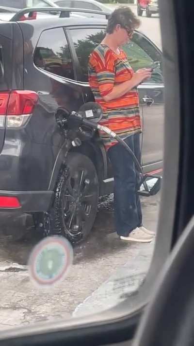 No wonder there&rsquo;s isn&rsquo;t any gas in Florida - :-/ imagine standing on your phone on public transportation :-/