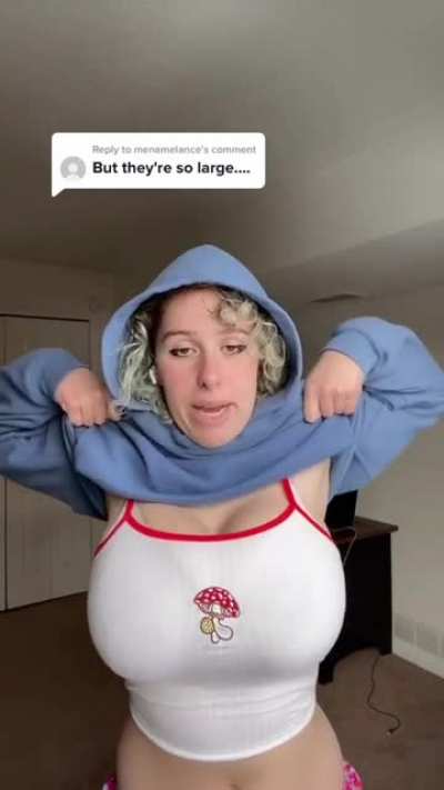 Massive naturals and skinny waist