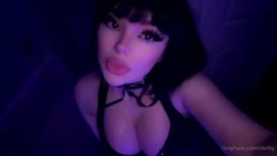Skirby so hot