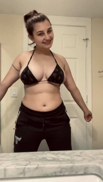 Does daddy wanna see my phat titties bounce?