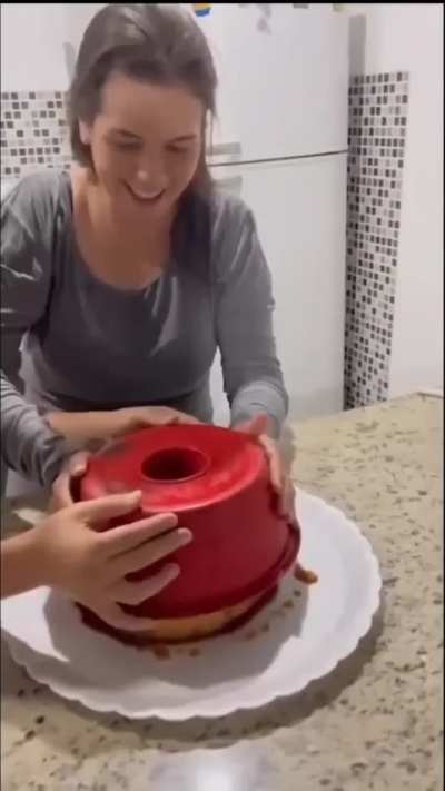 Upside down cake. Aaaahhh🗣️