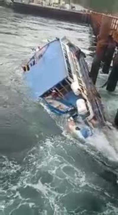 Hundimiento del catamar&aacute;n Tornagaleones, en la construcci&oacute;n del Puente Chacao. (0 muertos) 13/2/2021