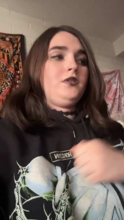 Gassy emo chick