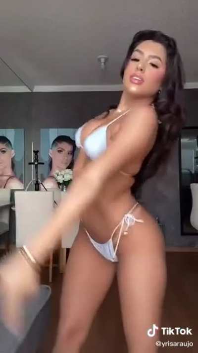 Yris Araujo