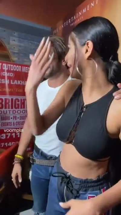Poonam Pandey Under B&reg;&reg;Bs in public... 🫣🤫😲 check out&hearts;️