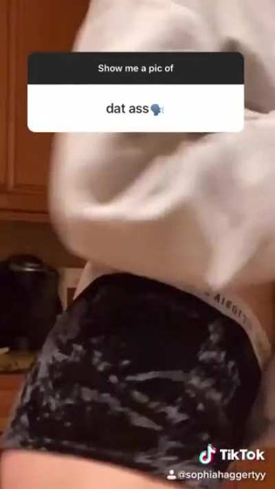 Her ass is in fact that amazing.