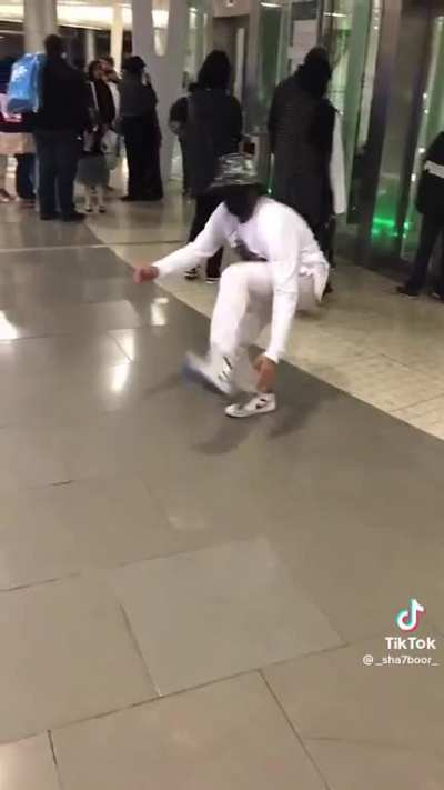 the vid got shot in front of me in Abdalli mall, no way this guy uploaded this 💀 BETTER BE A JOKE