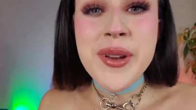Come closer and Hazel Lush will show you something (gif)