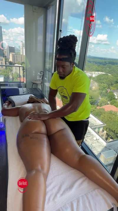 Blasian can&rsquo;t take the bake world massage can u handle em thick ? 