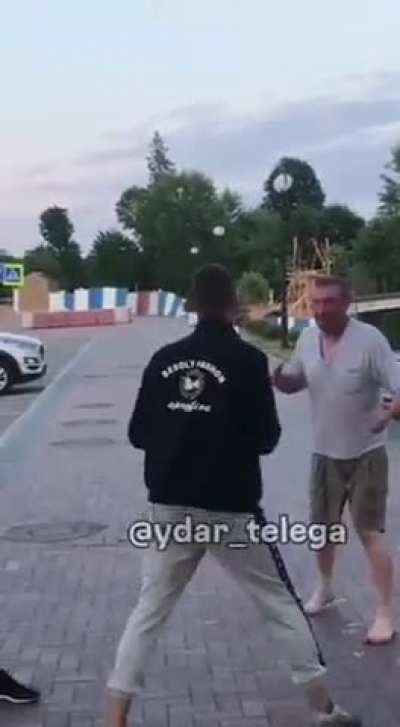 Drunk guy picks a fight with the wrong person, ends up in the fencing position